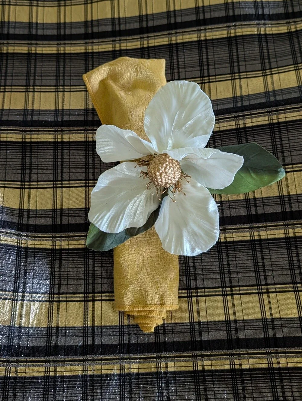 set of 10 MAGNOLIA NAPKIN RINGS flower